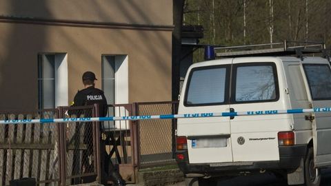 Próbował zabić trzy osoby, w tym żonę i córkę