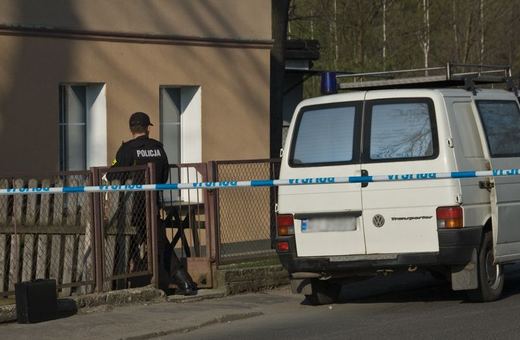 Próbował zabić trzy osoby, w tym żonę i córkę
