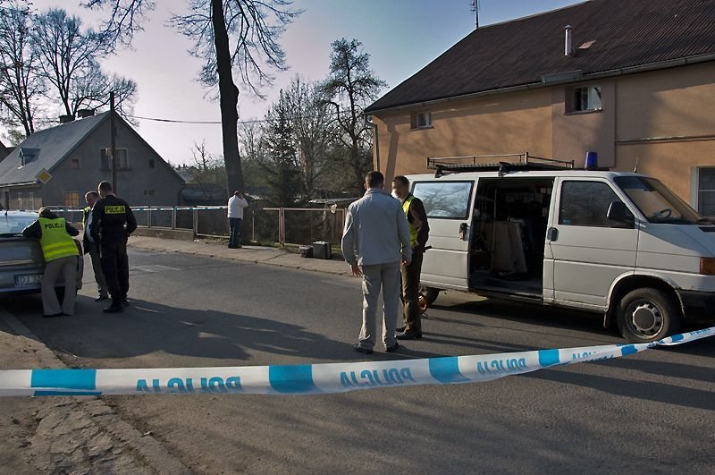 Próbował zabić trzy osoby, w tym żonę i córkę