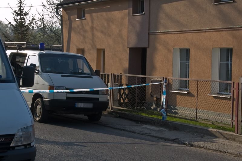 Próbował zabić trzy osoby, w tym żonę i córkę