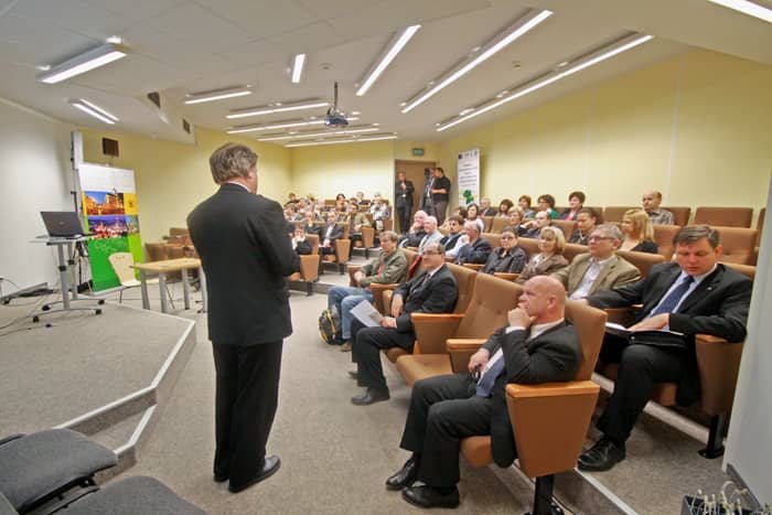 Na ratunek zniszczonym grobowcom
