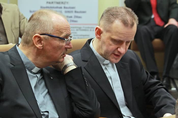 Na ratunek zniszczonym grobowcom