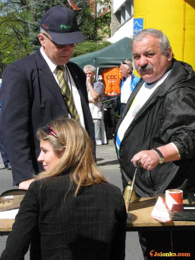 Rowery na starcie "Wiosny Cieplickiej"
