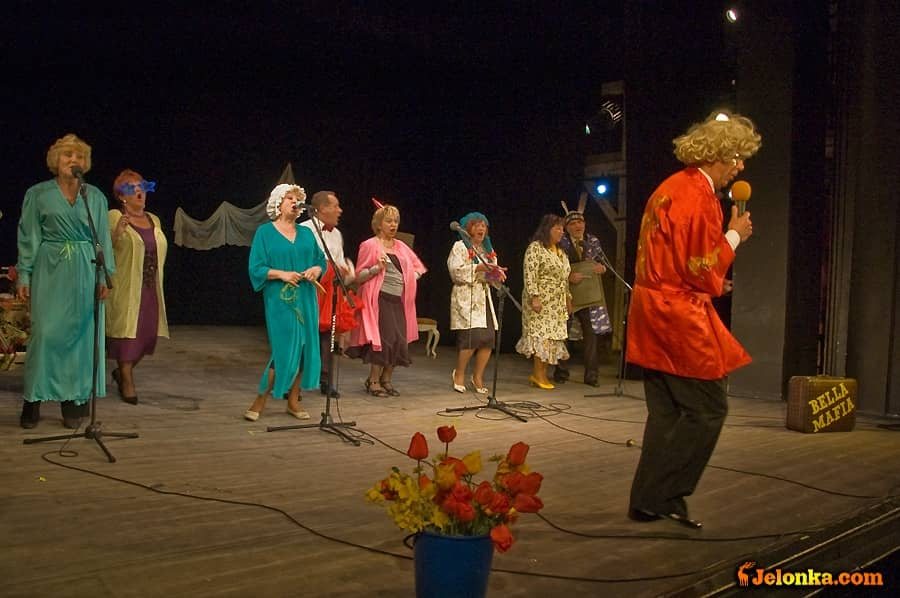 Stragany pełne śmiechu, czyli „Bella Mafia”