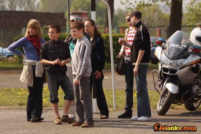 Przez wiedzę do bezpieczeństwa