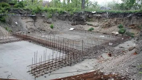 Dziura po samowolce straszy mieszkańców