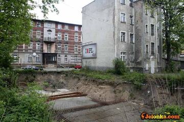 Dziura po samowolce straszy mieszkańców