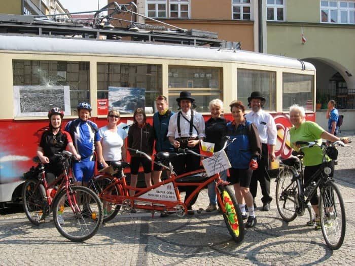 Ruszyli tramwajowym szlakiem – video
