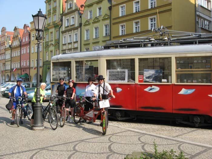 Ruszyli tramwajowym szlakiem – video