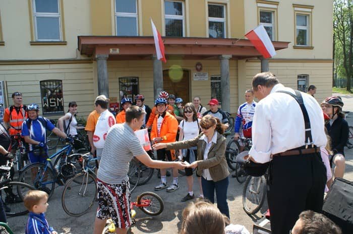 Ruszyli tramwajowym szlakiem – video