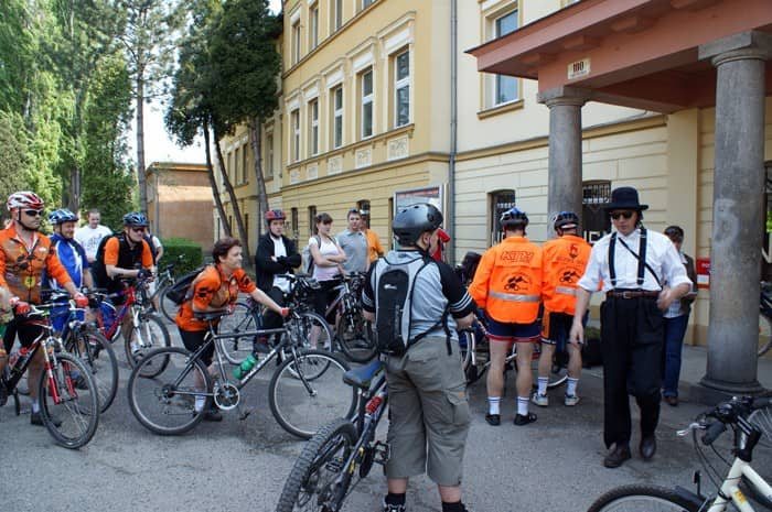 Ruszyli tramwajowym szlakiem – video