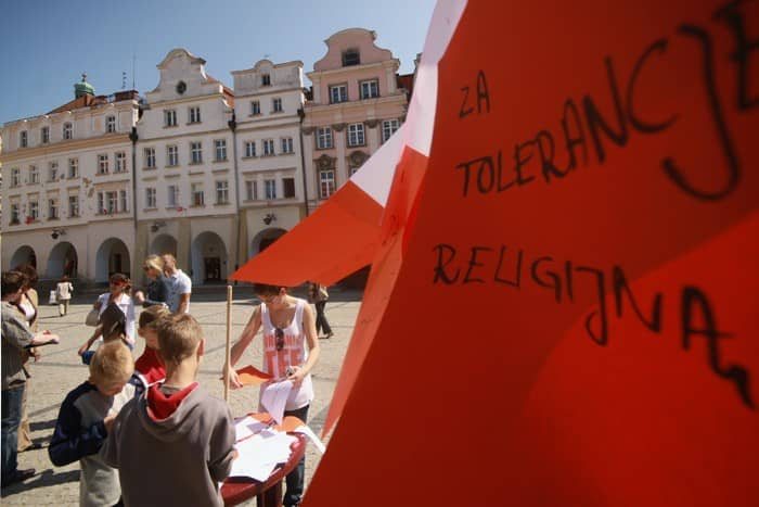 Kochają Polskę za papieża, kaczory, alkohol