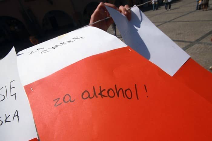 Kochają Polskę za papieża, kaczory, alkohol