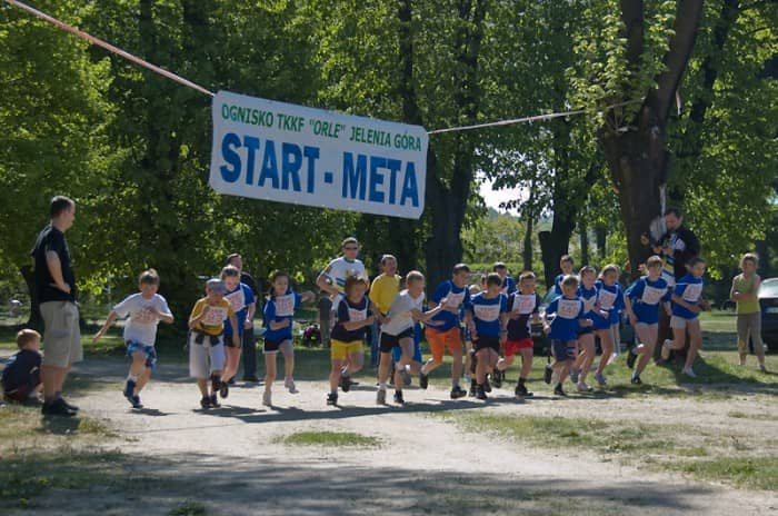 Biegacze na starcie XXI Crossu Cieplickiego