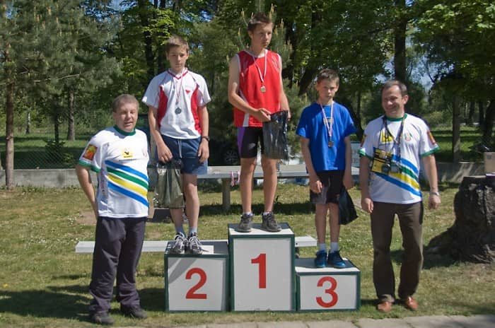 Biegacze na starcie XXI Crossu Cieplickiego