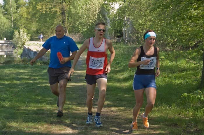 Biegacze na starcie XXI Crossu Cieplickiego