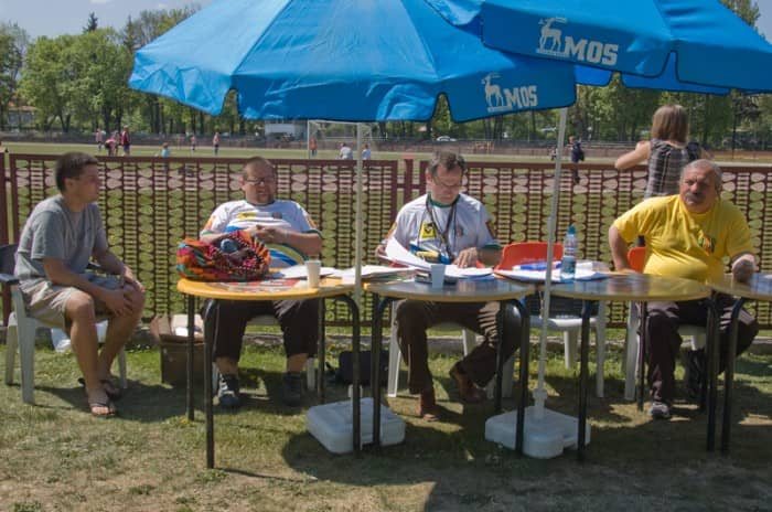 Biegacze na starcie XXI Crossu Cieplickiego