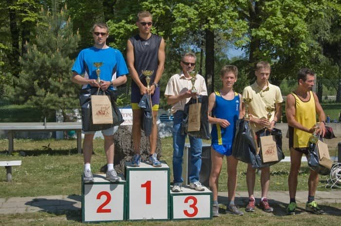 Biegacze na starcie XXI Crossu Cieplickiego