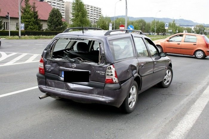 Tir wjechał w tył opla vectry