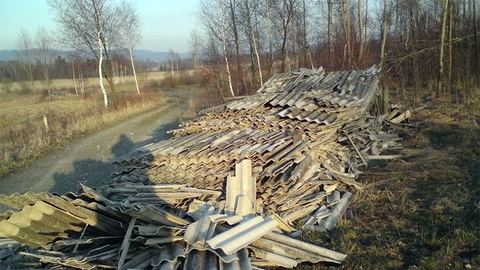 Wyrzucanie azbestu nie jest przestępstwem