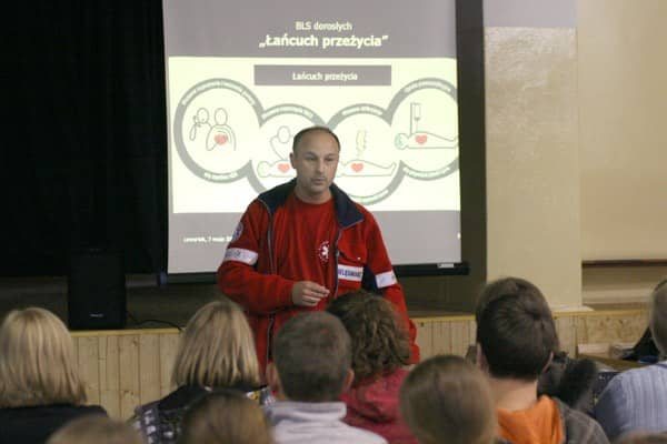 Młodzi nauczą się pomagać