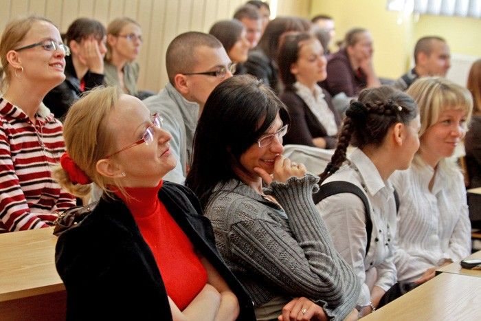Kammel w trampkach wchodził na stół
