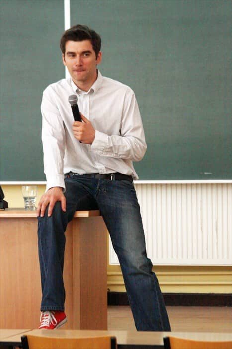 Kammel w trampkach wchodził na stół