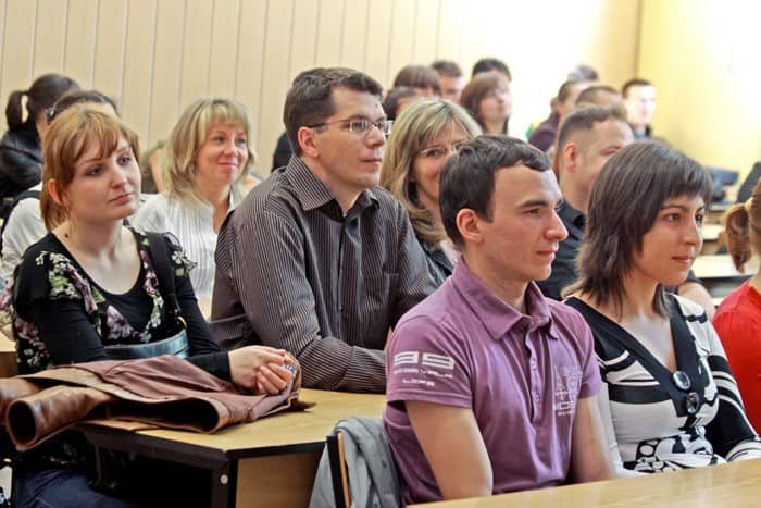 Kammel w trampkach wchodził na stół
