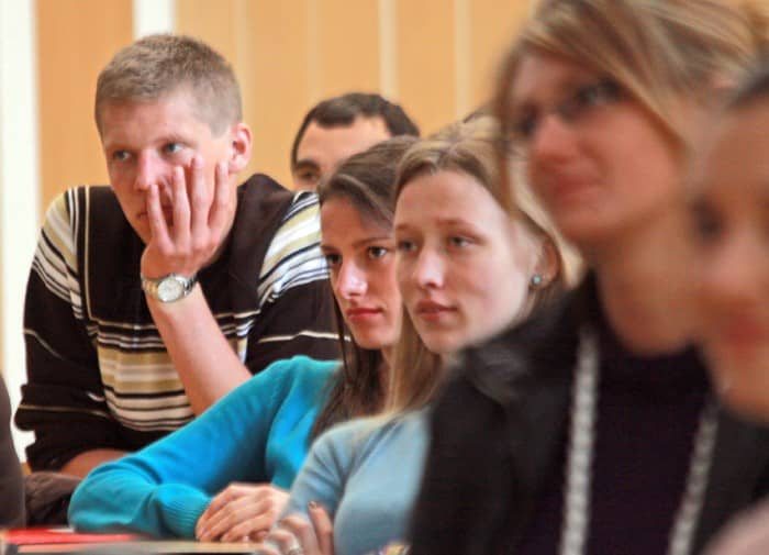 Kammel w trampkach wchodził na stół