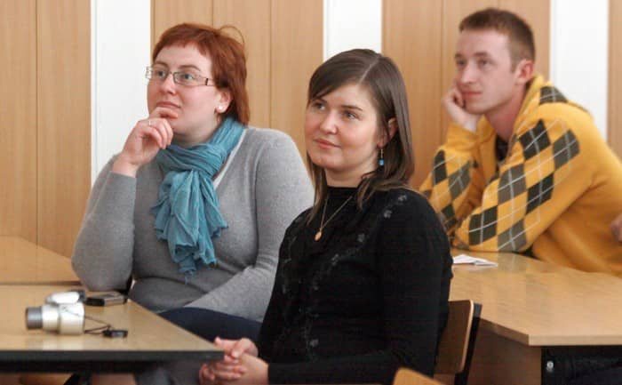 Kammel w trampkach wchodził na stół