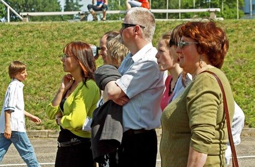 Święty Franciszek oświecił majówkę z kotami – video