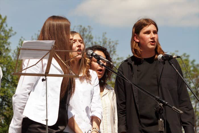 Święty Franciszek oświecił majówkę z kotami – video