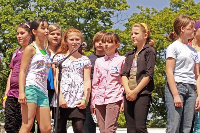 Święty Franciszek oświecił majówkę z kotami – video