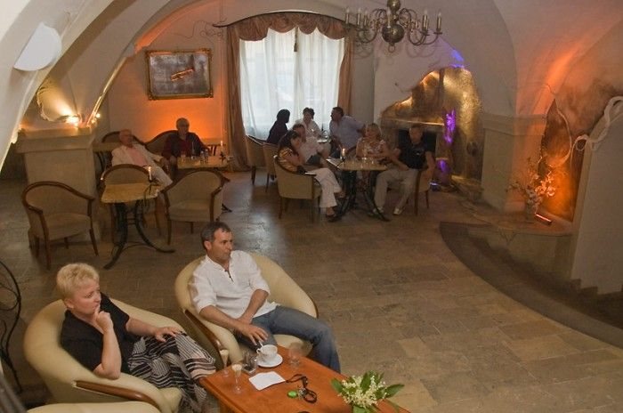 Z rzeźbą i śpiewem od buntu do pokory