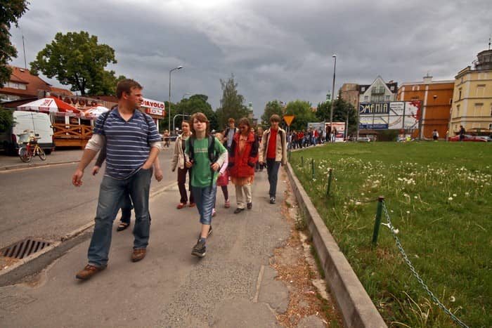 Średniowieczny śmietnik skarbcem dla archeologa – video