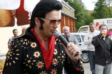 Elvis Presley zaśpiewał dla gości Tomarexu