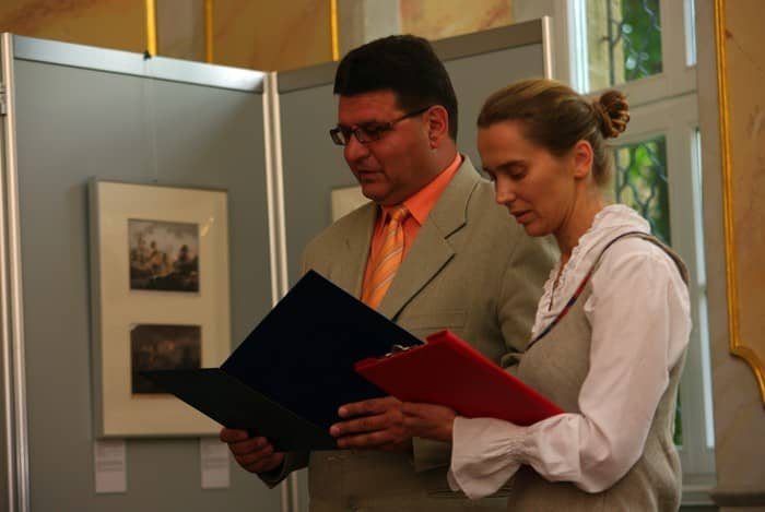 „Podróże w czasie” w pałacu w Łomnicy