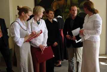 „Podróże w czasie” w pałacu w Łomnicy
