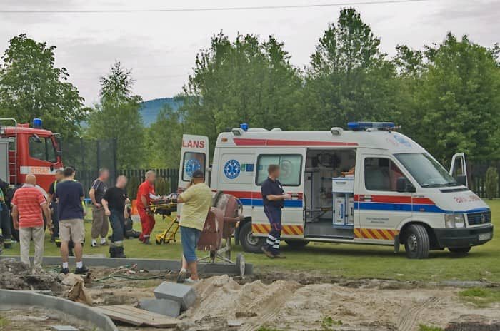 Dach szopy przygniótł człowieka