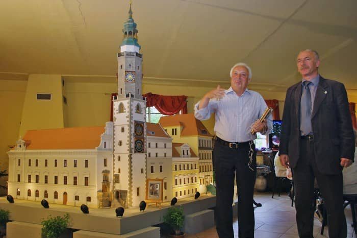 Ratusz prawie jak prawdziwy, tylko mniejszy