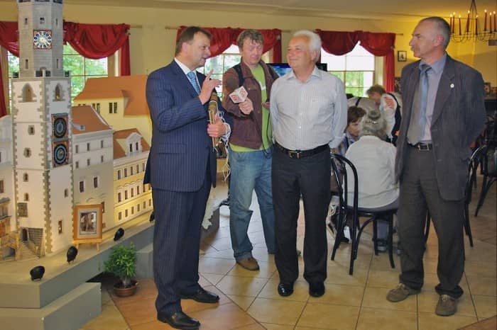 Ratusz prawie jak prawdziwy, tylko mniejszy