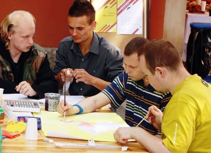 Łamanie barier przez miłość do sztuki