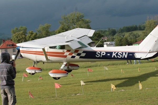 Latali w deszczu i wietrze