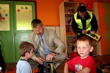 Gorące serca w darze maluchom