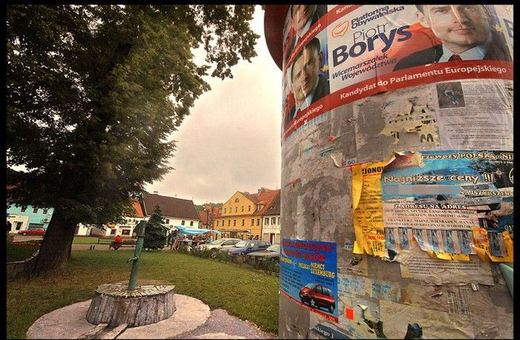 Kampania Piotra Borysa w Sulikowie. Plakaty z podobizną kandydata zawisły nawet w niewielkich miejscowościach.