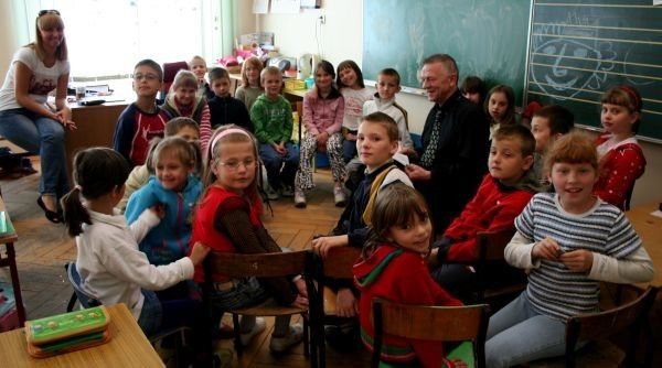 Wujcio Rysio czytał dzieciom