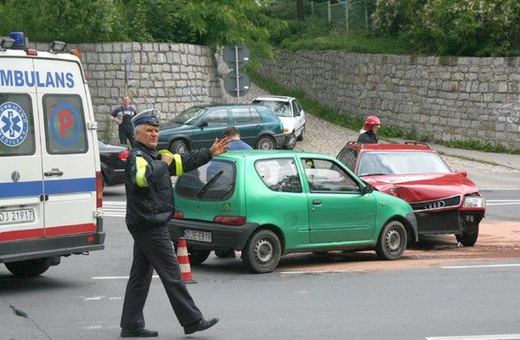 Kolizja przy wiadukcie