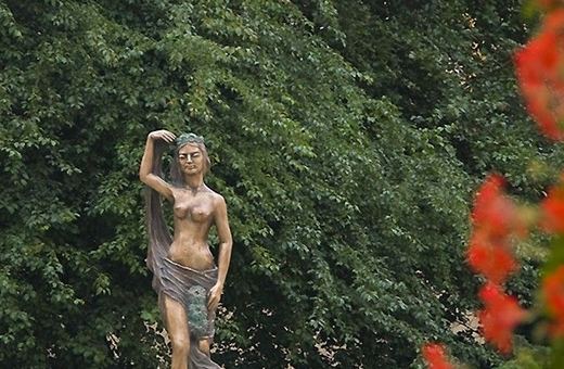 „Gorąca” nimfa zamiast "ptako–delfinów"