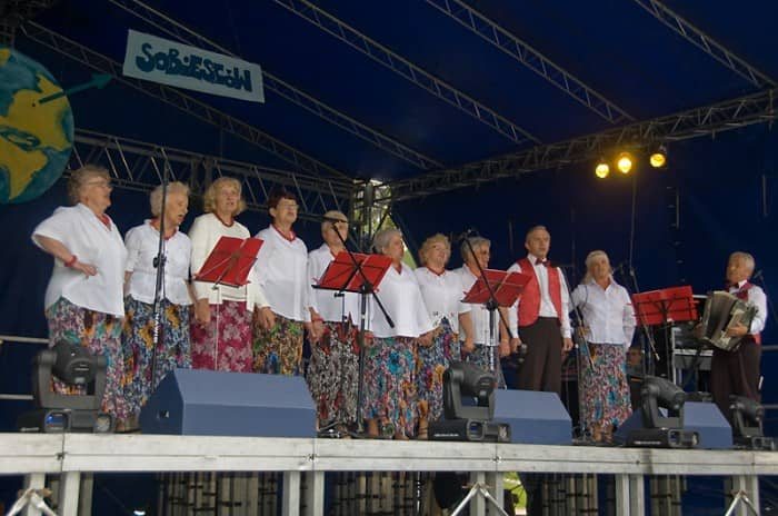 Mimo chłodu udana zabawa pod Chojnikiem