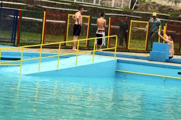 Pogodowy falstart na basenie
